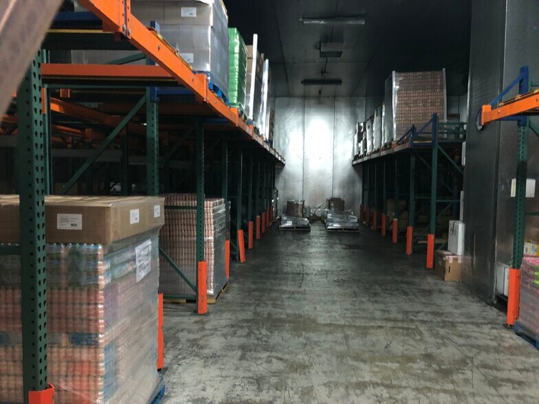 4567 Firestone Blvd, South Gate, CA à vendre - Photo de l’immeuble – Image 2 sur 6