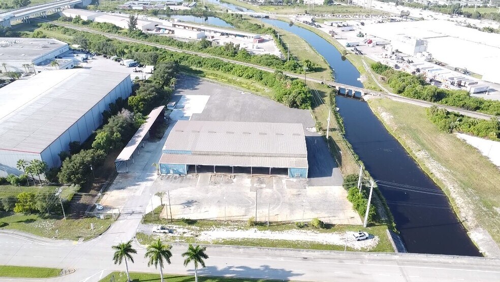 3450 Dr Martin Luther King Jr Blvd, West Palm Beach, FL à louer - Photo de l’immeuble – Image 3 sur 10