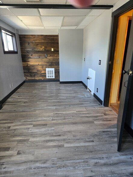 1041 Highland Ave, Redmond, OR à vendre - Photo de l’immeuble – Image 3 sur 5