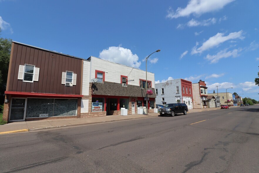605-611 Main St E portefeuille de 3 biens à vendre sur LoopNet.fr - Photo de l’immeuble – Image 1 sur 12