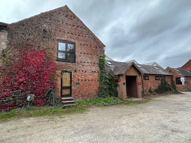 The Old Byre, Packington Hayes, Tamworth Road Rd, Lichfield à louer Photo principale– Image 1 sur 8