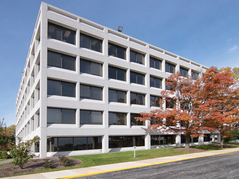 1821 Walden Office Sq, Schaumburg, IL à louer - Photo de l’immeuble – Image 1 sur 11