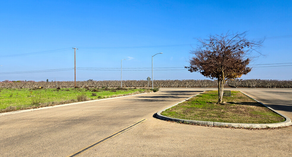 NWC of Mendocino Avenue & Industrial Drive, Parlier, CA à vendre - Photo de l’immeuble – Image 2 sur 2