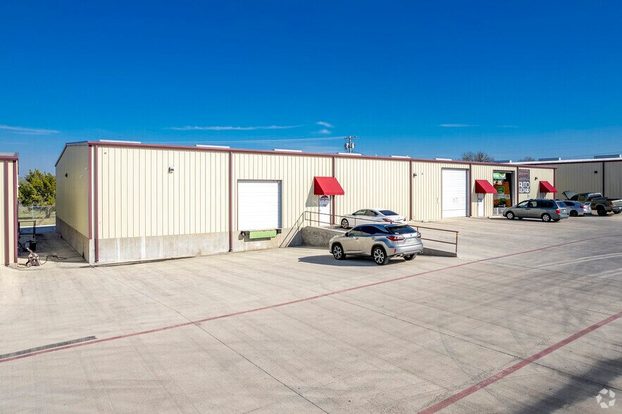 3943 S Interstate 35, New Braunfels, TX à louer - Photo de l’immeuble – Image 2 sur 6