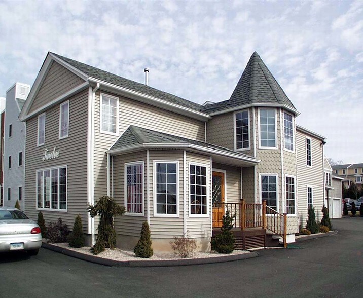 12 Washington Ave, North Haven, CT à vendre - Photo principale – Image 1 sur 1