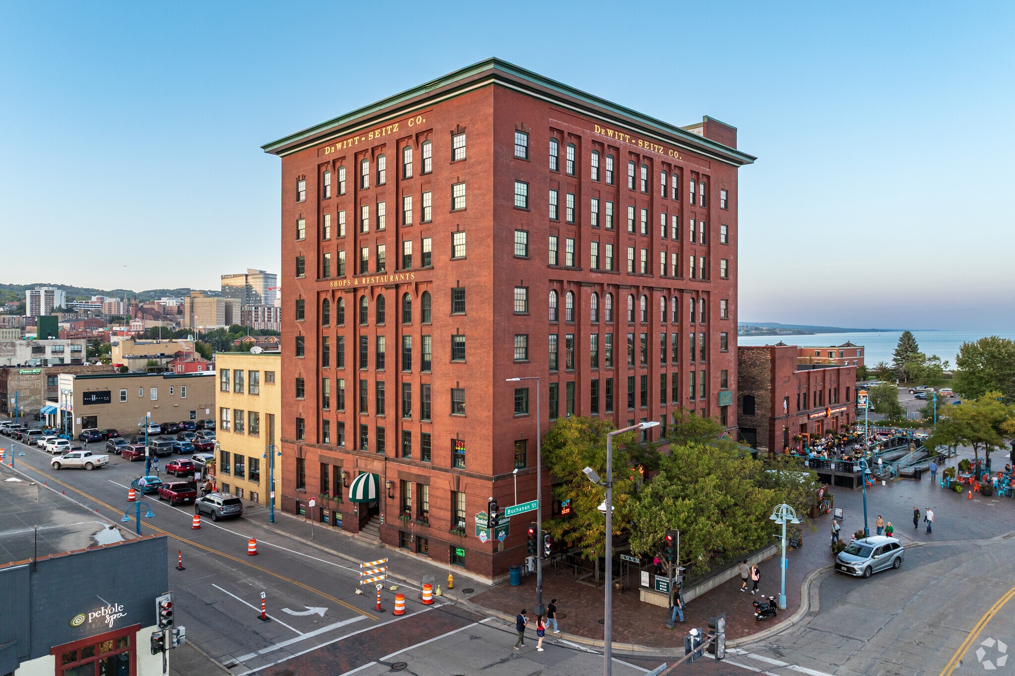 394 S Lake Ave, Duluth, MN à louer Photo principale– Image 1 sur 8