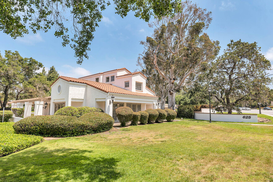 625 W Hillcrest Dr, Thousand Oaks, CA à louer - Photo de l’immeuble – Image 3 sur 64