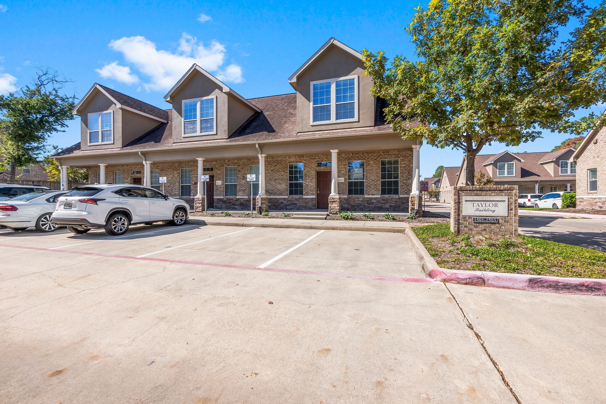 25511 Budde Rd, The Woodlands, TX à louer Photo de l’immeuble– Image 1 sur 18