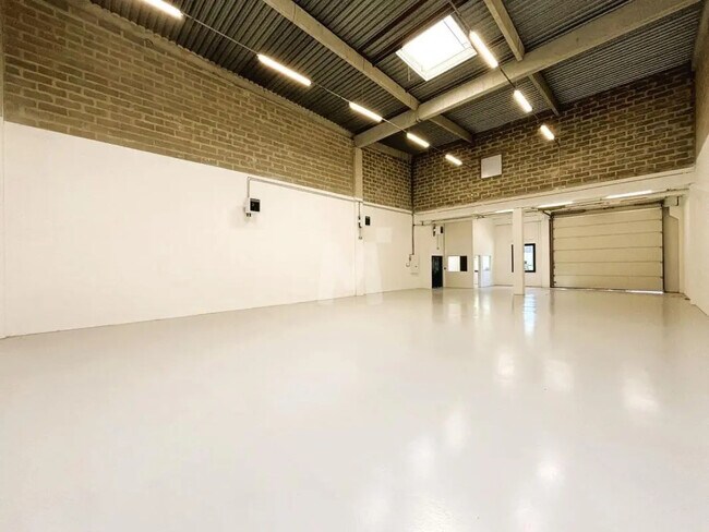 Plus de détails pour Bureau, Local d'activités à louer