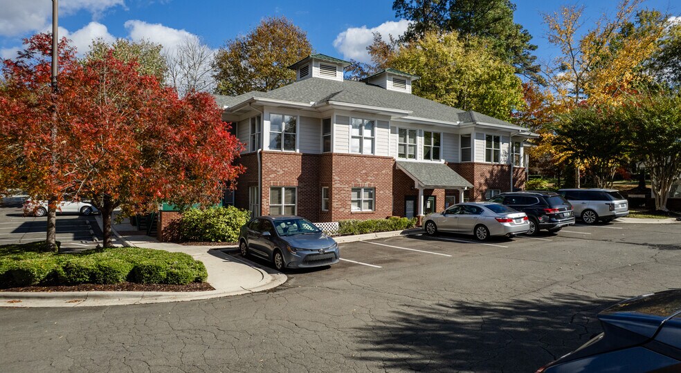 1502 W Nc-54 Hwy, Durham, NC à louer - Photo de l’immeuble – Image 2 sur 11