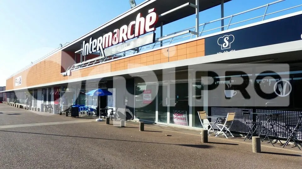 Local d’activités dans Nevers à louer - Photo de l’immeuble – Image 2 sur 5