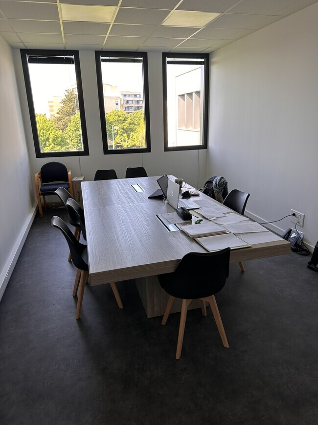 Plus de détails pour Bureau à vendre