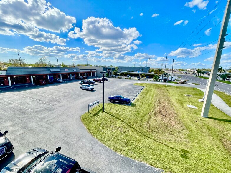 2605 Tamiami Trl, Port Charlotte, FL à louer - Photo de l’immeuble – Image 3 sur 13