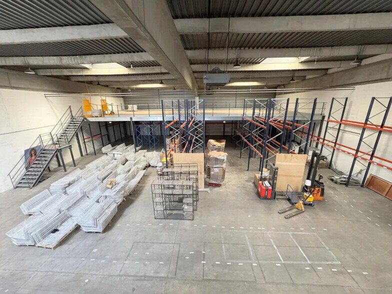 Local d’activités dans Beauchamp à louer - Photo intérieure – Image 3 sur 12