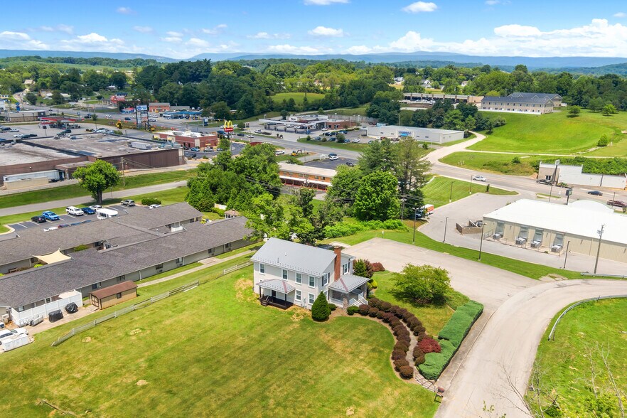6245 University Park Dr, Radford, VA à vendre - Photo de l’immeuble – Image 2 sur 68