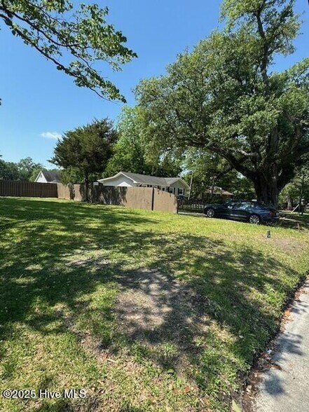 2922 Princess Place Dr, Wilmington, NC à vendre - Photo de l’immeuble – Image 3 sur 4