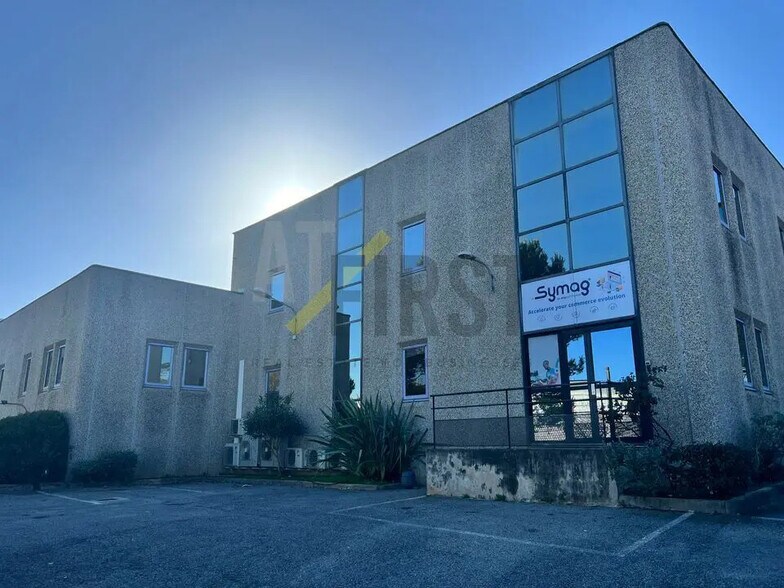 Industriel/Logistique dans Antibes à louer - Photo de l’immeuble – Image 1 sur 11