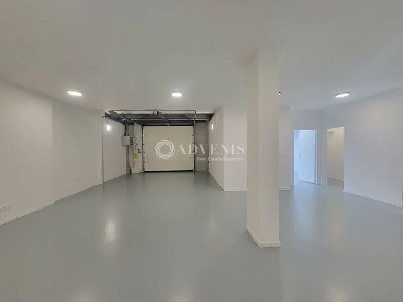 Bureau dans Villeneuve-la-Garenne à louer - Photo de l’immeuble – Image 1 sur 4