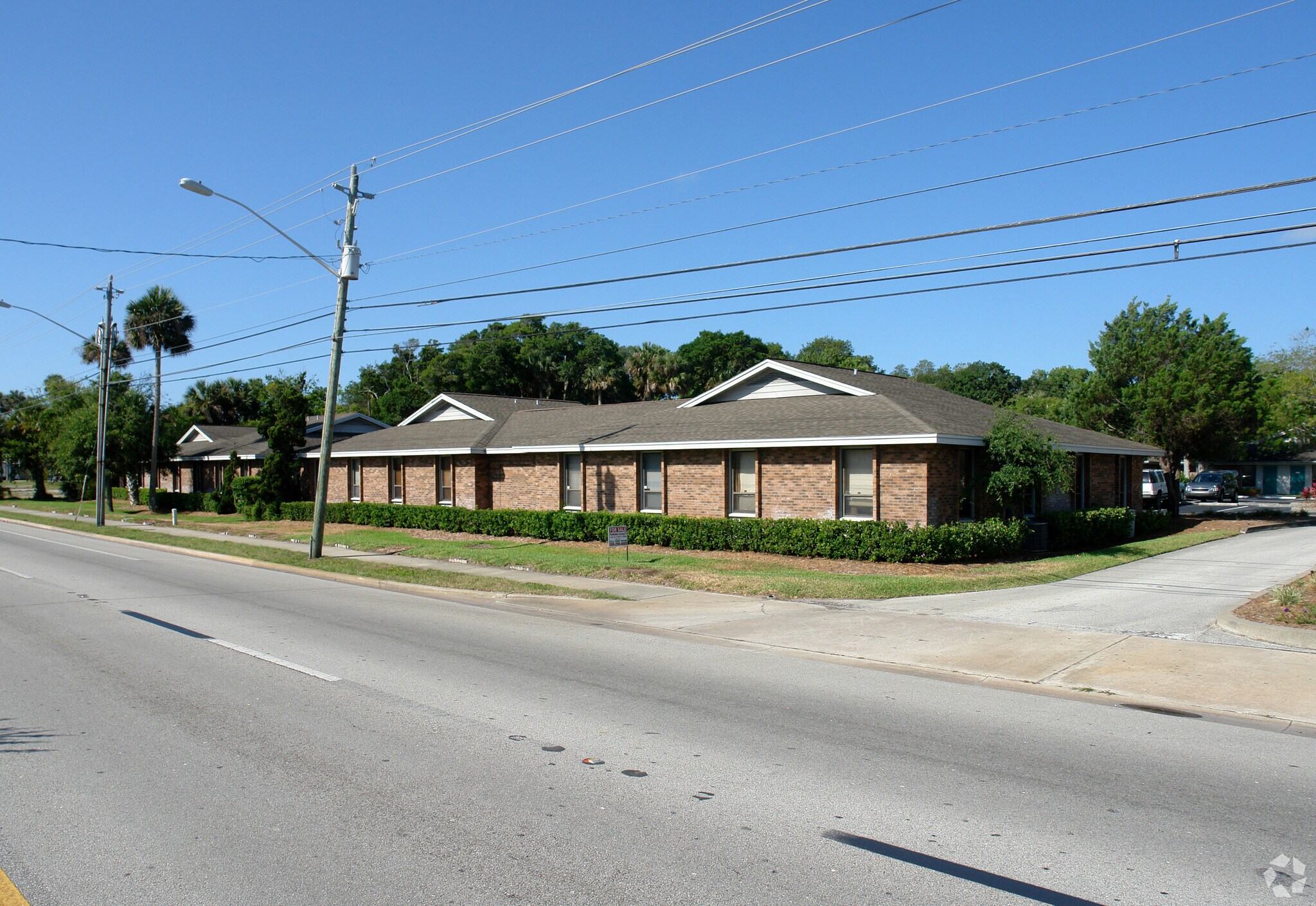 1326 S Ridgewood Ave, Daytona Beach, FL à vendre Photo de l’immeuble– Image 1 sur 21