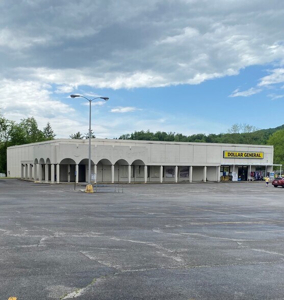 900 Wenonah Ave, Pearisburg, VA à louer - Photo principale – Image 1 sur 3