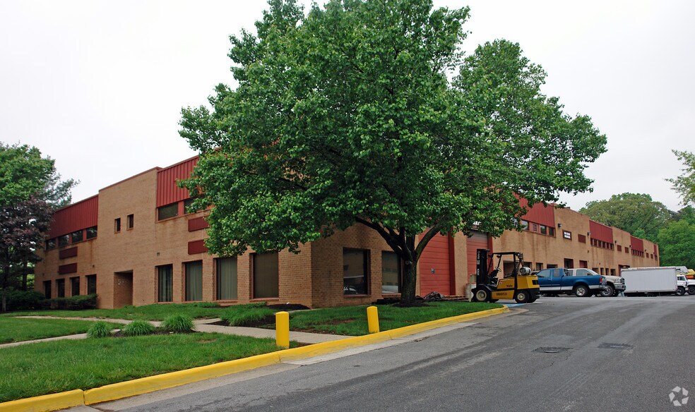 7666 Fullerton Rd, Springfield, VA à louer - Photo de l’immeuble – Image 1 sur 15