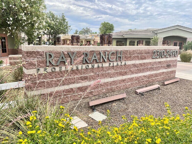 2410 W Ray Rd, Chandler, AZ à louer - Photo de l’immeuble – Image 3 sur 12