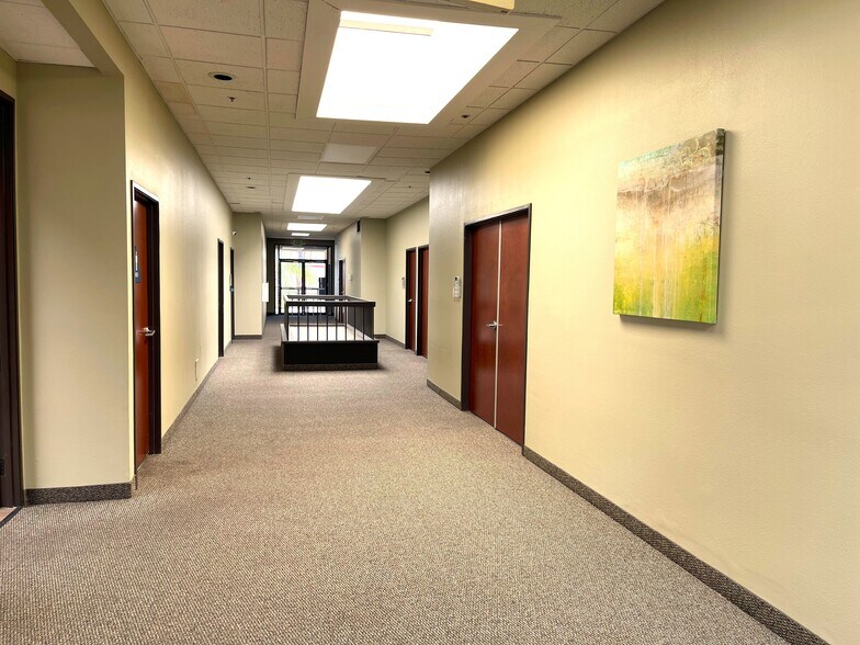 5050 Palo Verde St, Montclair, CA à louer - Photo intérieure – Image 3 sur 20