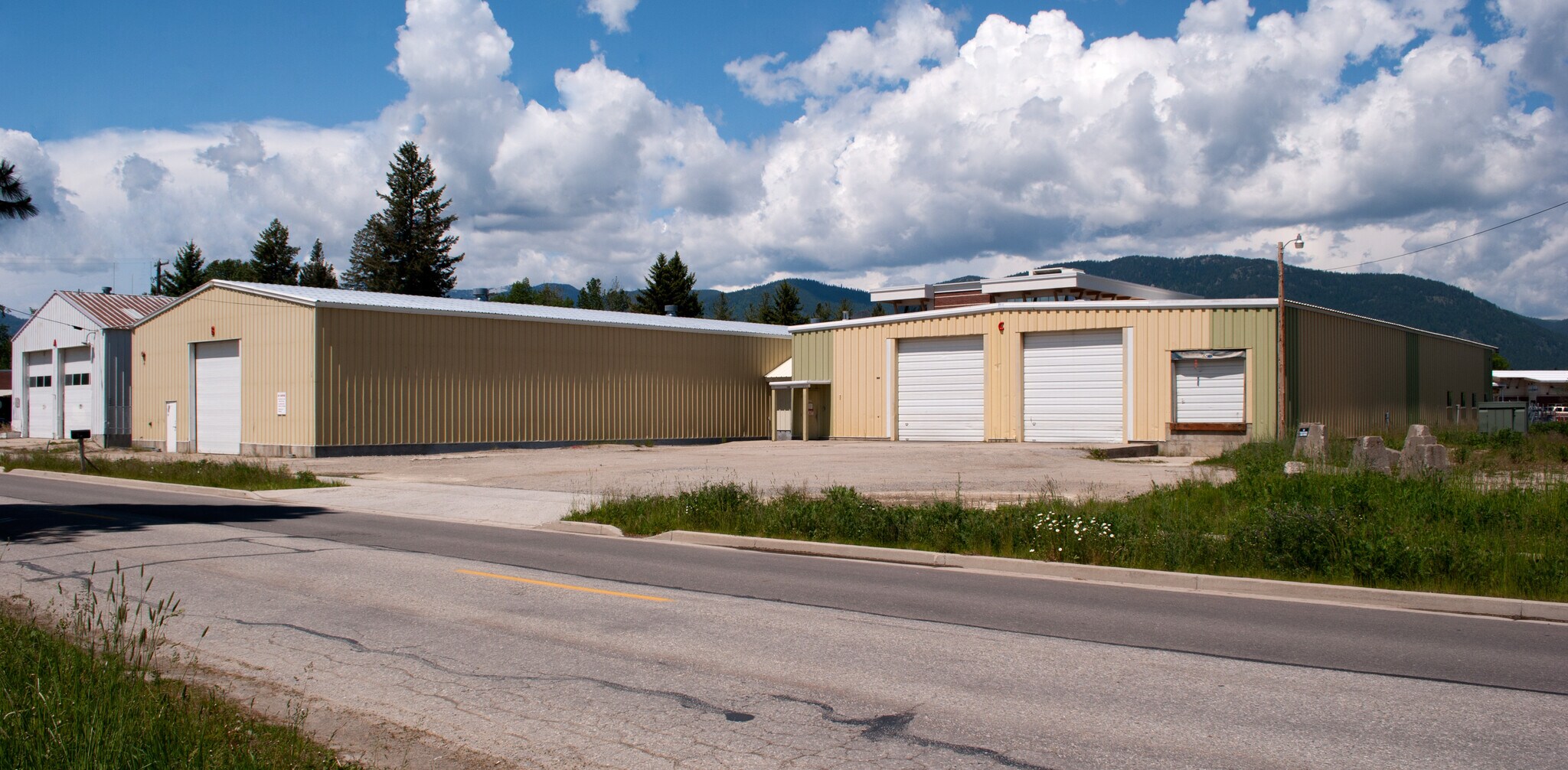 1308 Ontario St, Sandpoint, ID à louer Photo de l’immeuble– Image 1 sur 6