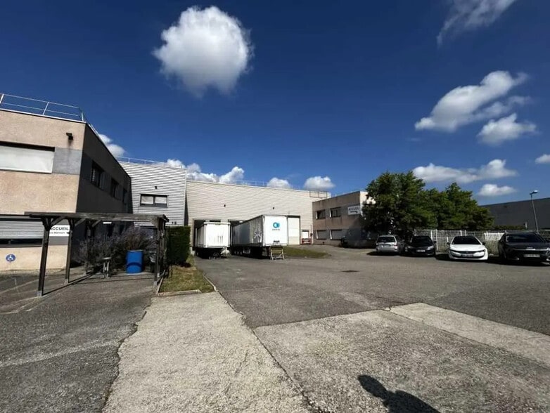8-12 Impasse Du Rhône, Corbas à louer - Photo de l’immeuble – Image 2 sur 16