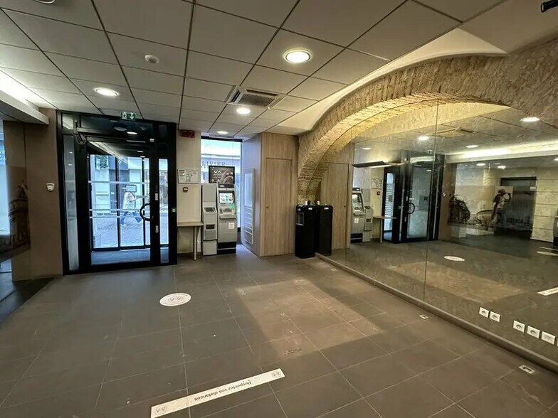 Bureaux/Local commercial dans Strasbourg à louer - Hall d’entrée – Image 2 sur 13