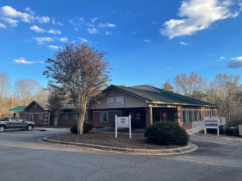 505 Samaritans Ridge Ct, Elkin, NC à louer - Photo de l’immeuble – Image 1 sur 3
