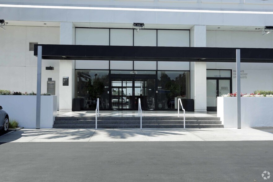4676 Admiralty Way, Marina del Rey, CA à louer - Photo de l’immeuble – Image 3 sur 11