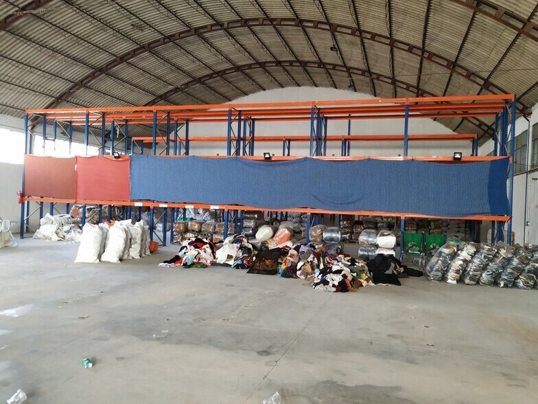 Industriel/Logistique dans Crevillent à louer - Photo de l’immeuble – Image 3 sur 7