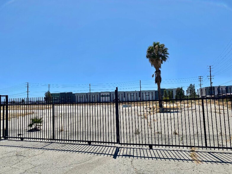 10238 Cherry Ave, Fontana, CA à vendre - Photo principale – Image 1 sur 6