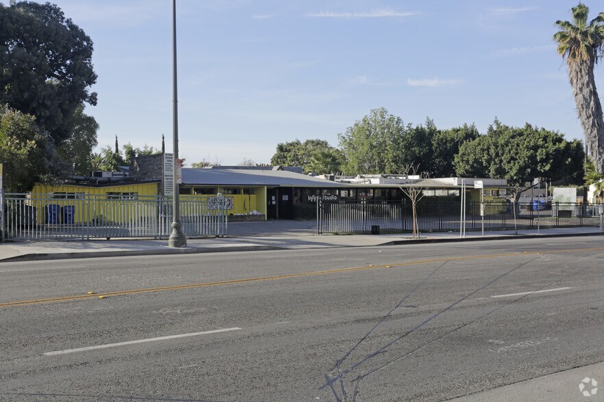4950 Wilshire Blvd, Los Angeles, CA à louer - Photo de l’immeuble – Image 1 sur 27