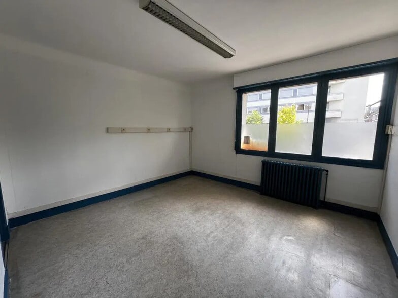 Local commercial dans Amiens à louer - Photo de l’immeuble – Image 2 sur 4