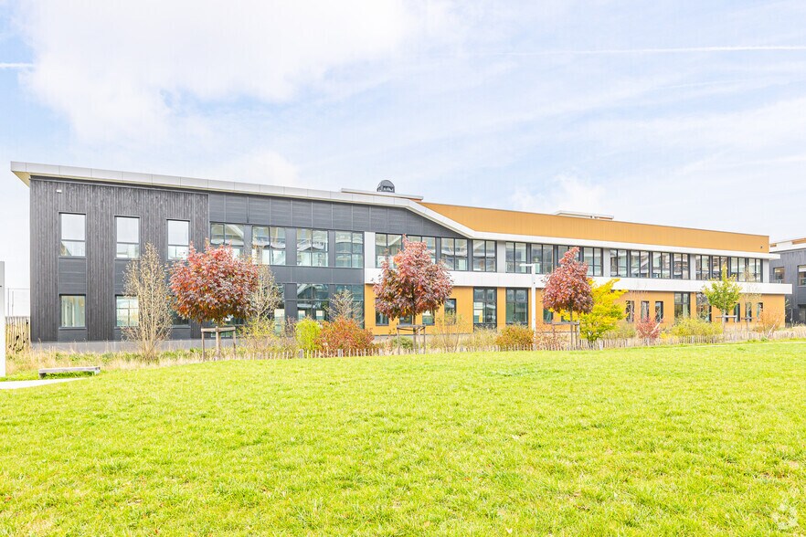 Local d’activités dans Nanterre à louer - Photo principale – Image 1 sur 3