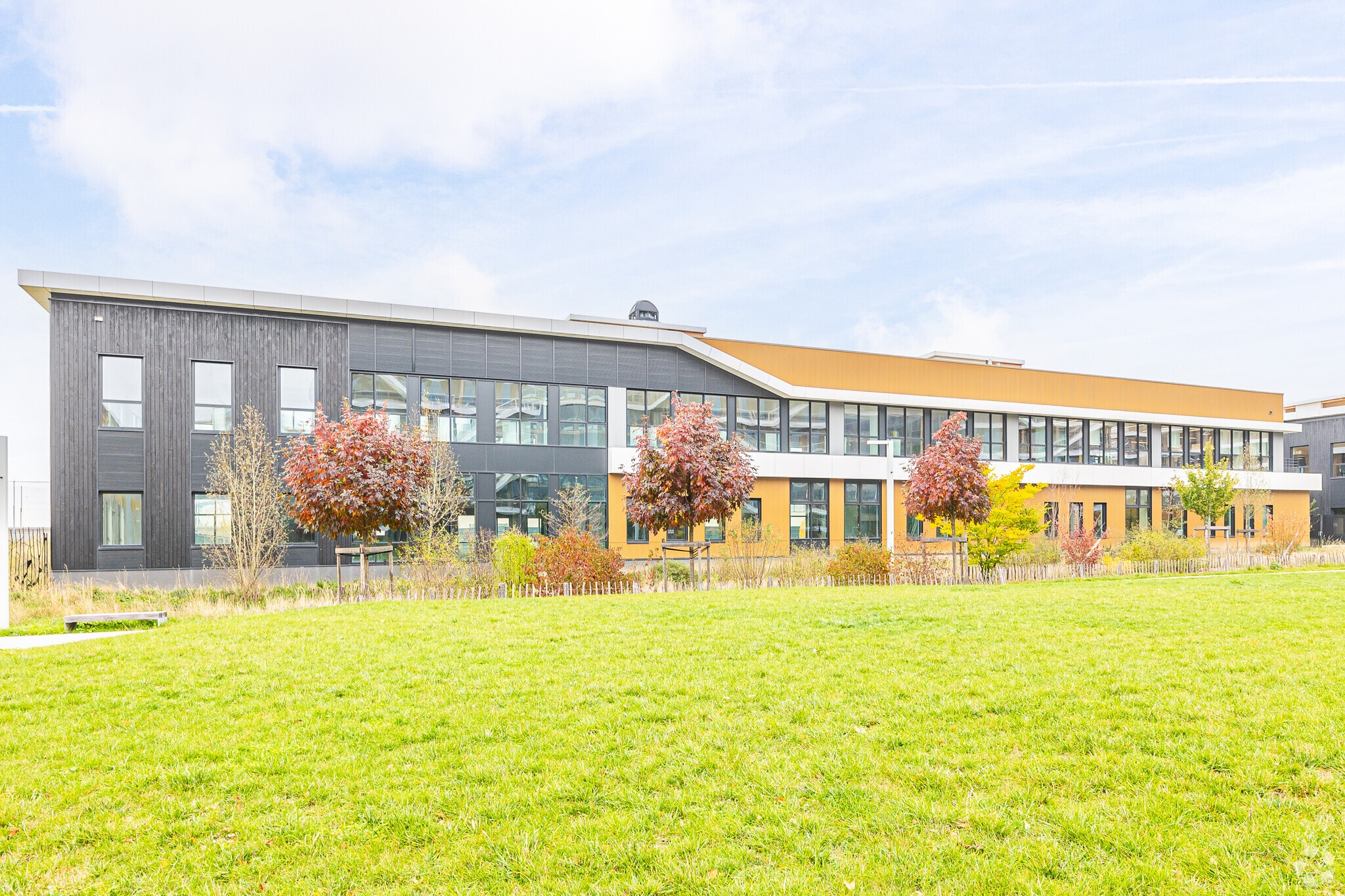 Local d’activités dans Nanterre à louer Photo principale– Image 1 sur 4