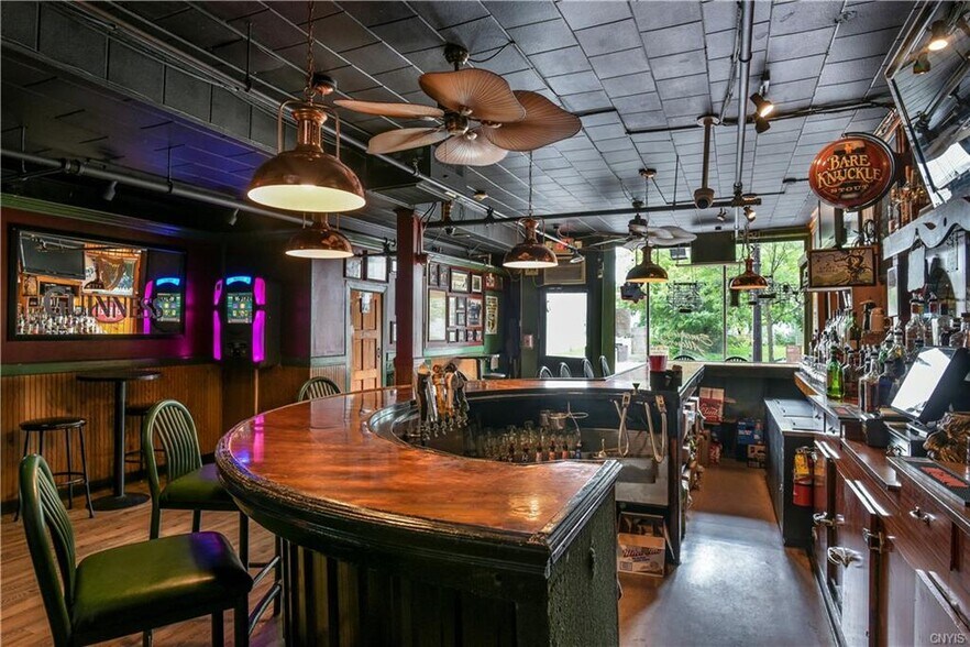 616 Varick St, Utica, NY à vendre - Photo intérieure – Image 3 sur 12