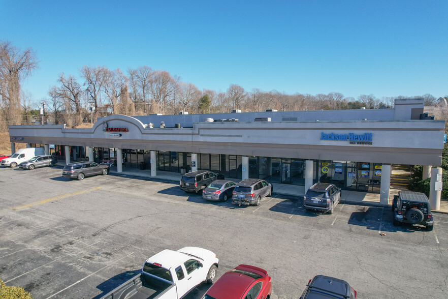 3716-3728 Battleground Ave, Greensboro, NC à louer - Photo de l’immeuble – Image 2 sur 8