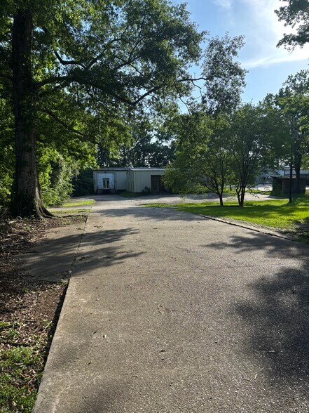 636 Highlandia Dr, Baton Rouge, LA à vendre - Photo principale – Image 1 sur 1