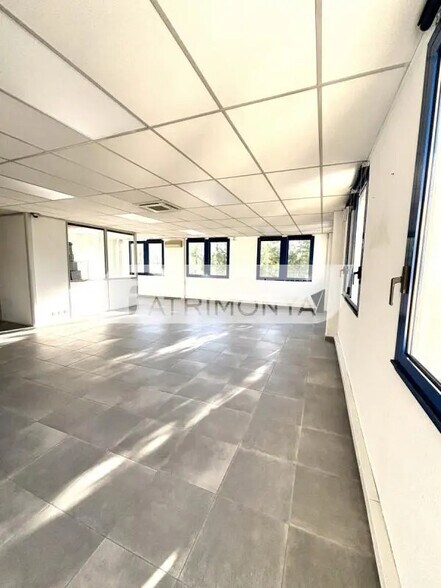 Bureau dans Marseille à vendre - Photo de l’immeuble – Image 3 sur 10