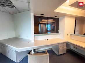 23502-23504 Lyons Ave, Newhall, CA à louer Photo intérieure– Image 1 sur 5