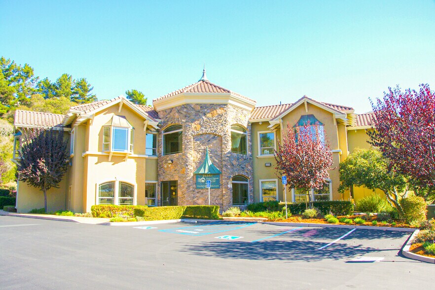 24551 Silver Cloud Ct, Monterey, CA à louer - Photo principale – Image 1 sur 13