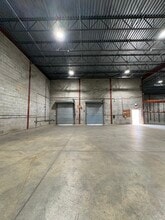 65 Commerce Dr, Hauppauge, NY à louer Photo intérieure– Image 2 sur 3