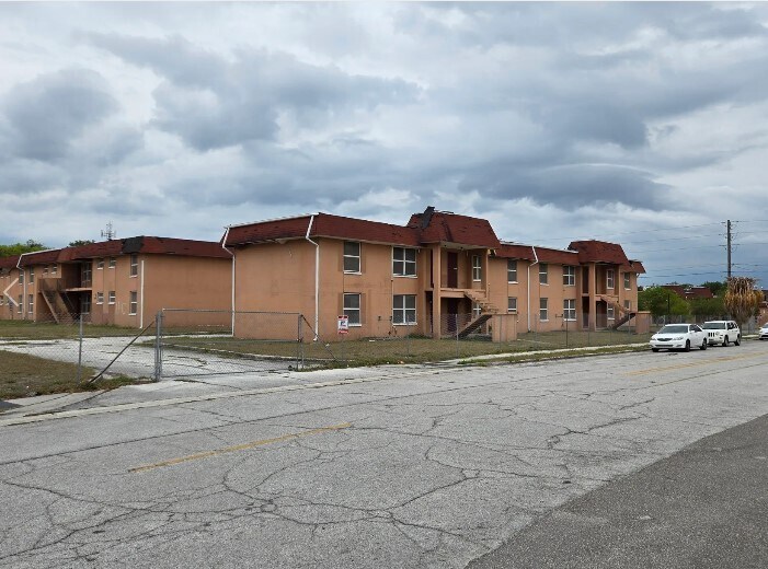 1605 N Waters Ct, Tampa, FL à vendre - Photo de l’immeuble – Image 3 sur 4