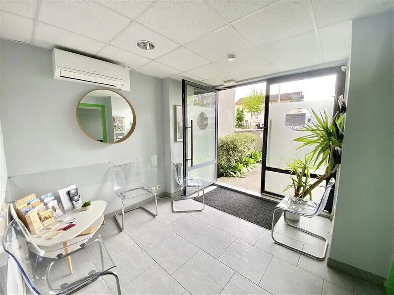 Bureau dans Issy-les-Moulineaux à vendre - Photo de l’immeuble – Image 2 sur 9