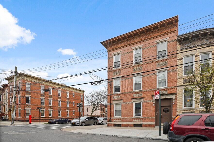 6046 Putnam Ave, Ridgewood, NY à vendre - Photo de l’immeuble – Image 2 sur 47