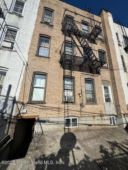 1830 81st St, Brooklyn, NY à vendre - Photo de l’immeuble – Image 3 sur 5