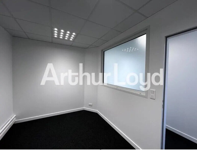 Bureau dans Épron à louer - Photo de l’immeuble – Image 3 sur 3